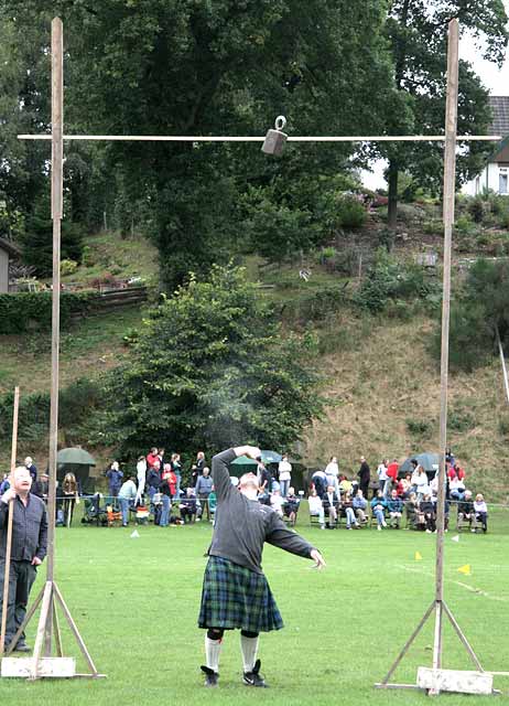 Example photo of 56lb weight toss (via edinphoto.org.uk)